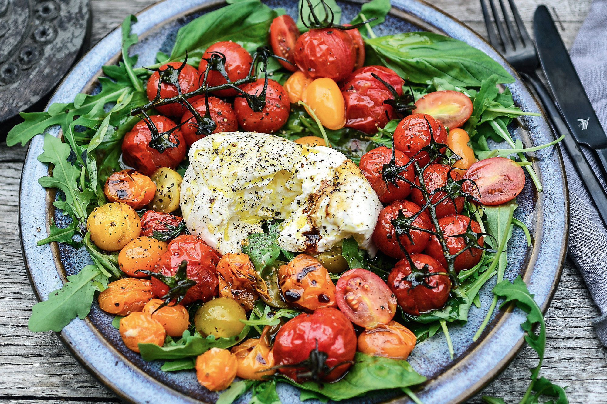 Burrata avec tomates cerises cuites