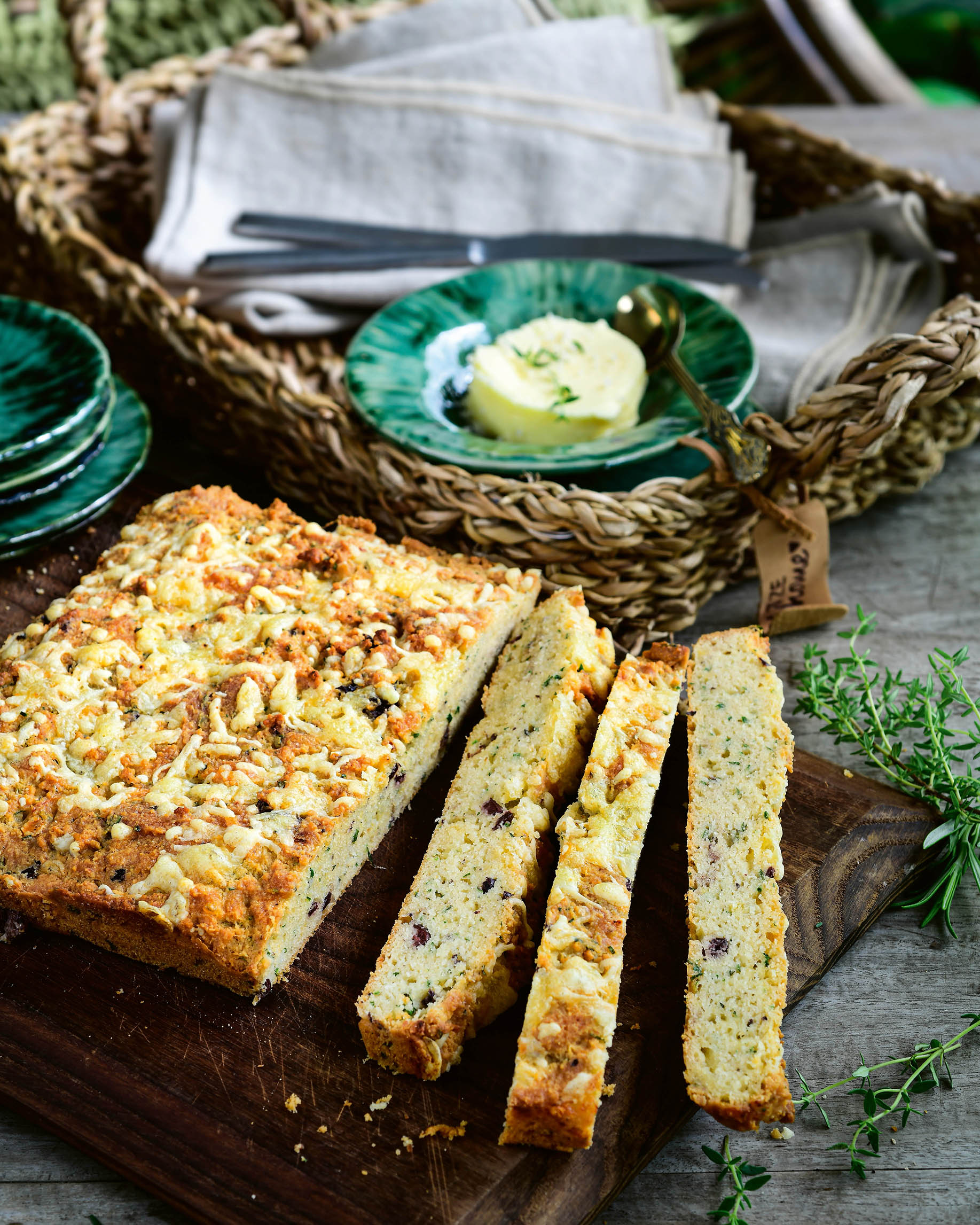 Brood met olijven en ansjovis (keto)