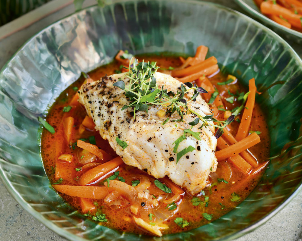 Kabeljauw met wortels in een gochujang-soepje