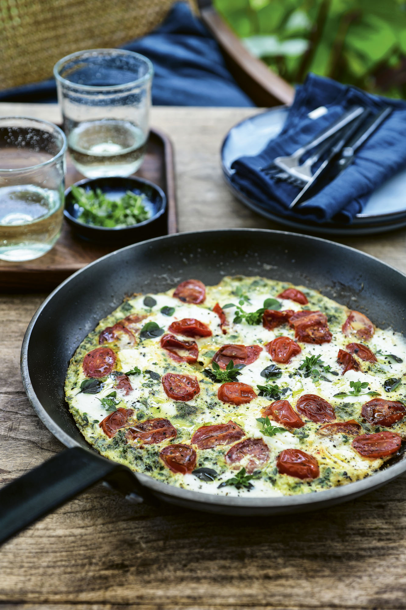 Omelet caprese (met mozzarella, tomaatjes en basilicum) (keto)